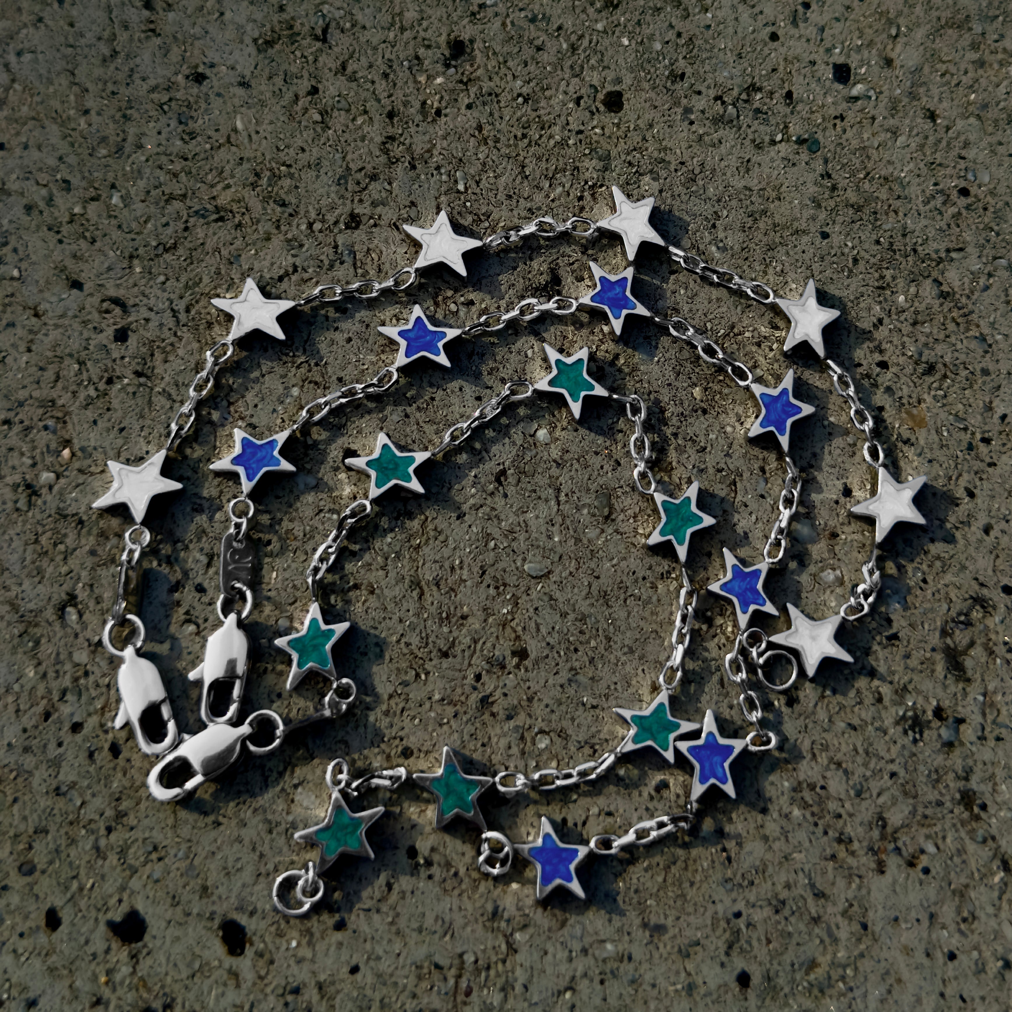Pulseira de elos estrela prateada com estrelas de ónix branco, azul e verde, JVillion