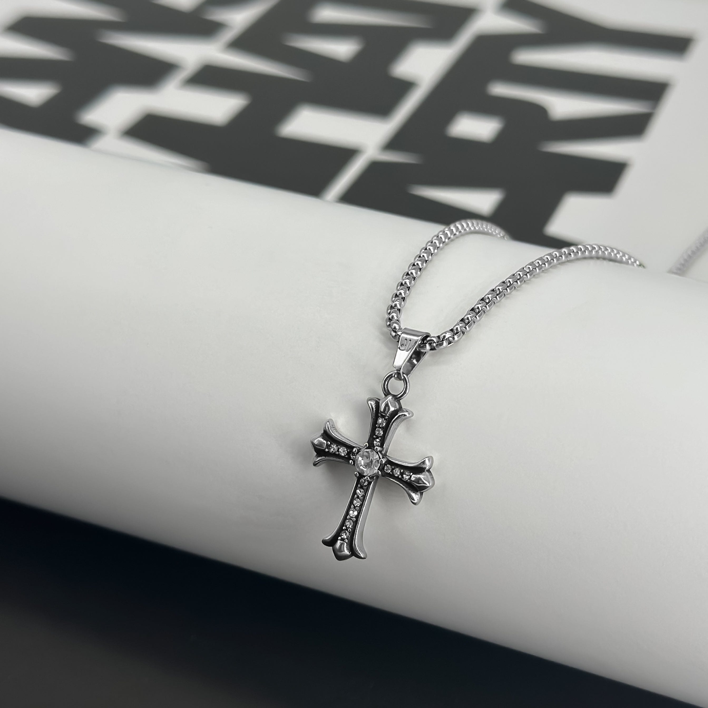 Shiny Cross Box Chain - Silver (2,5mm) Chain with Pendant JVILLION