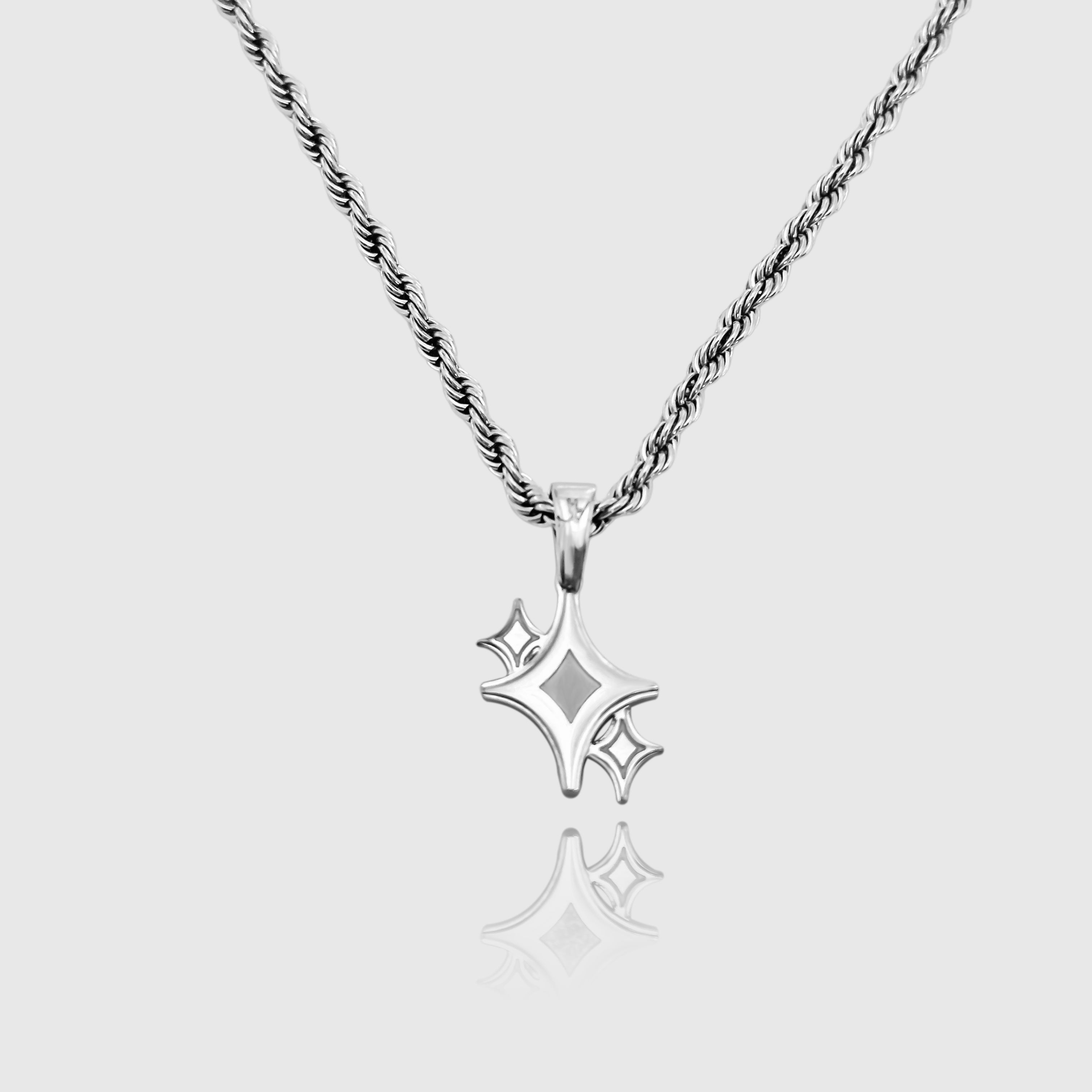 Pendente estrela prateado em colar de corrente de cordão de 3 mm, fotografia de estúdio, JVillion