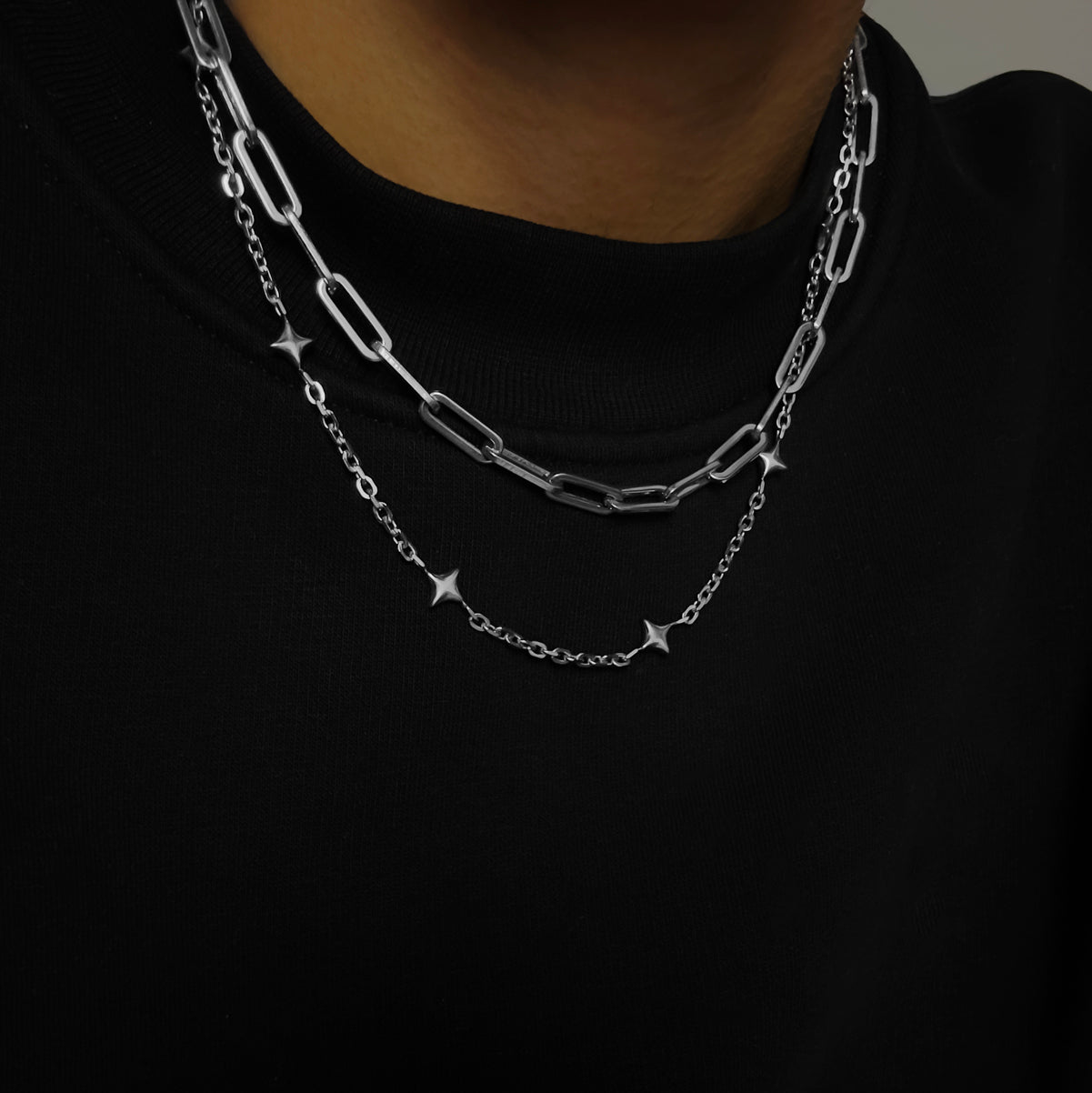 Silver star pendant chain for women – trendy minimalist celestial necklace.