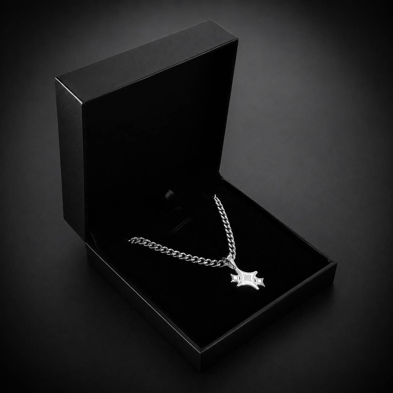 Pendente estrela prateado em corrente cubana de 4 mm numa caixa de oferta preta JVillion