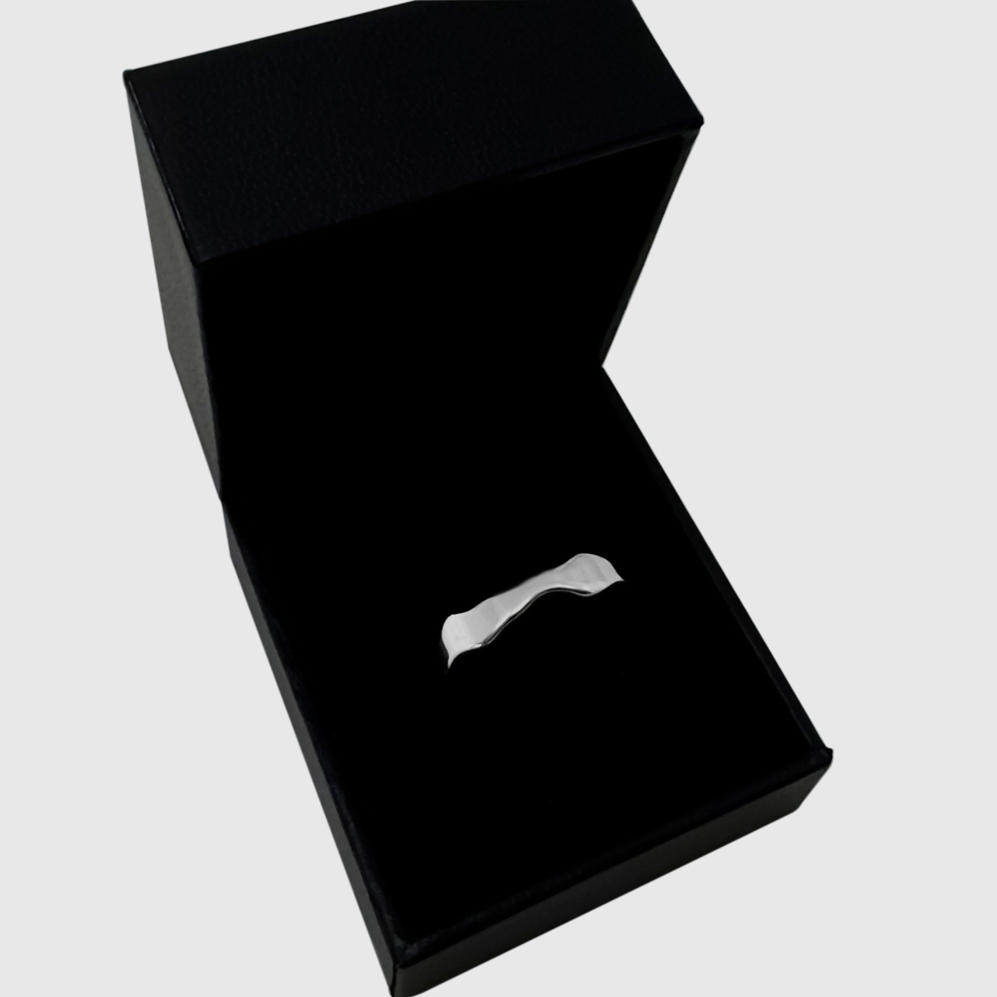 Unique irregular silver band ring – stylish everyday accessory.